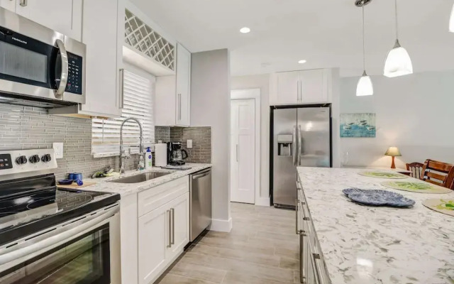 4836/4838 Esplanade St B-pool