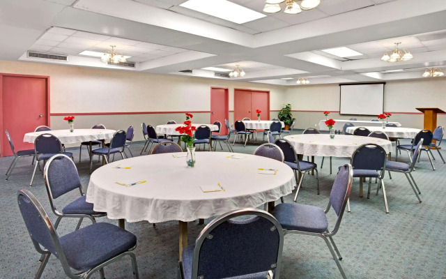 Days Inn by Wyndham Livonia/Canton/Detroit