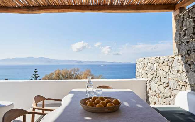 Hill Club Naxos