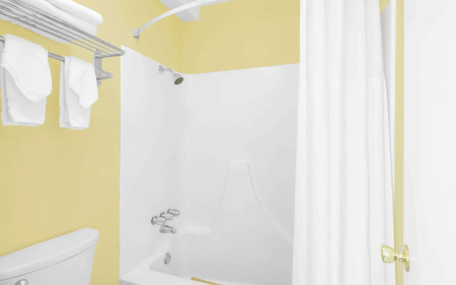 Super 8 by Wyndham Kerrville TX