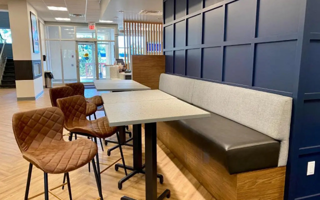 Howard Johnson Express Inn - Winnipeg West