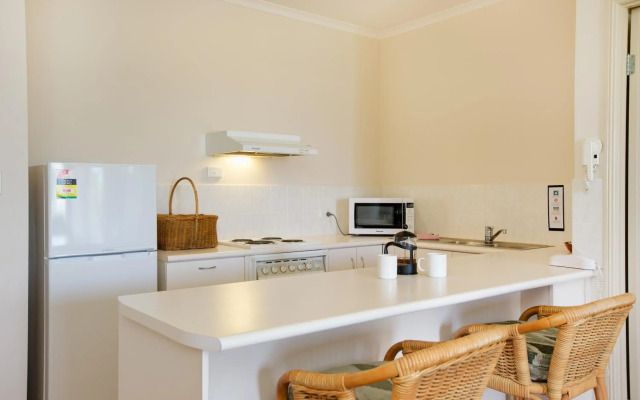 Tropic Towers Apartments