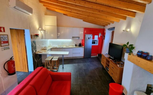 Lovely Bed House With one Room in Monsaraz Castle