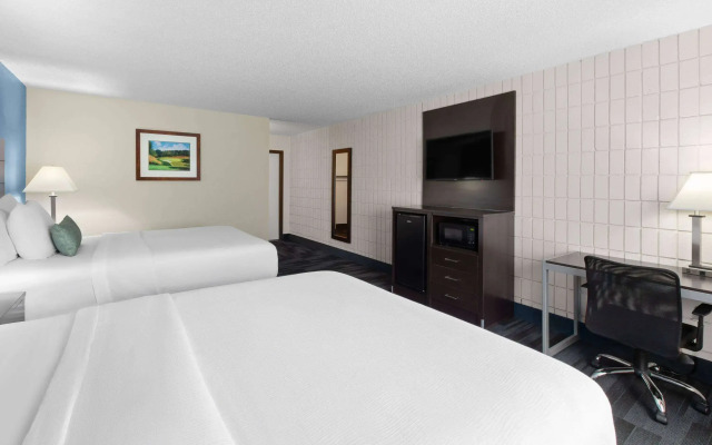 Baymont Inn and Suites by Wyndham Farmington, MO