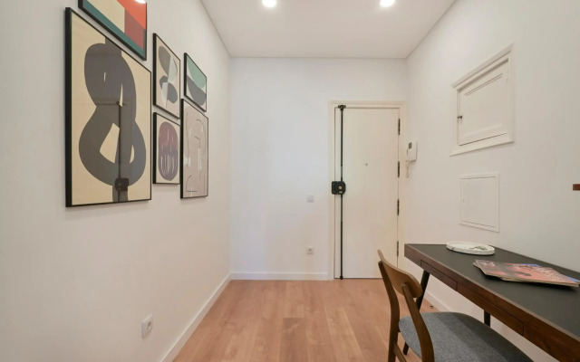 Deluxe Apt at Amazing Prime Location, By TimeCooler