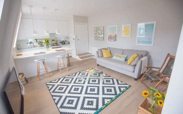 Stylish Rooftop Flat on Kensington High Street