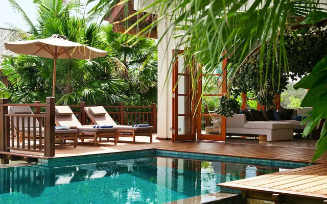 Cliffront Tropical Villa Cantik