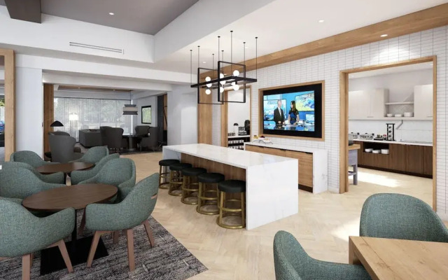 Staybridge Suites Montréal Airport - St-Laurent By IHG