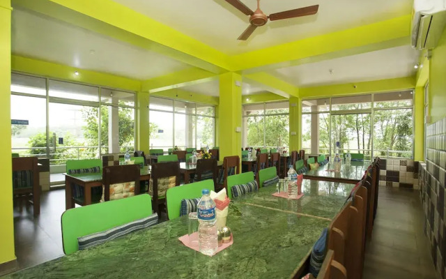 OYO 473 Hotel Jungle Palace