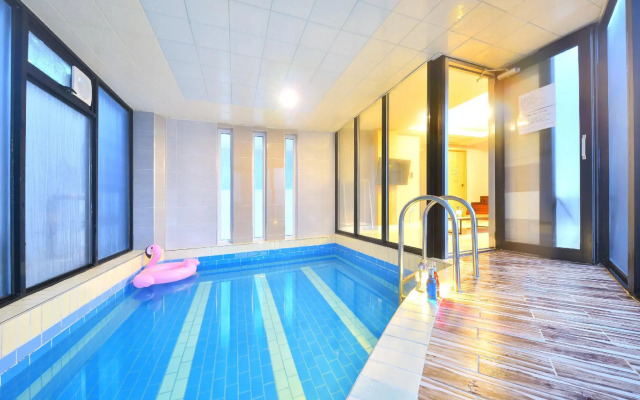 Moongyeong the-most pool villa