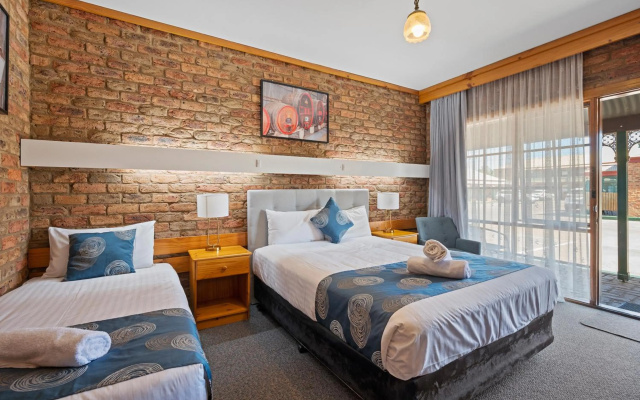 The Settlement Historic Hotel – Guest Rooms – Echuca