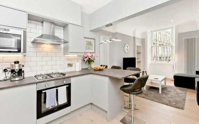 Modern & Spacious 1 Bed Apt, West End