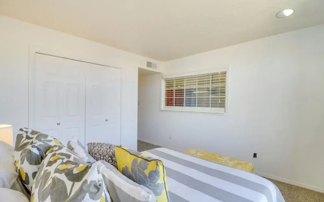 1 Mi to Unm: Convenient Albuquerque Townhome!