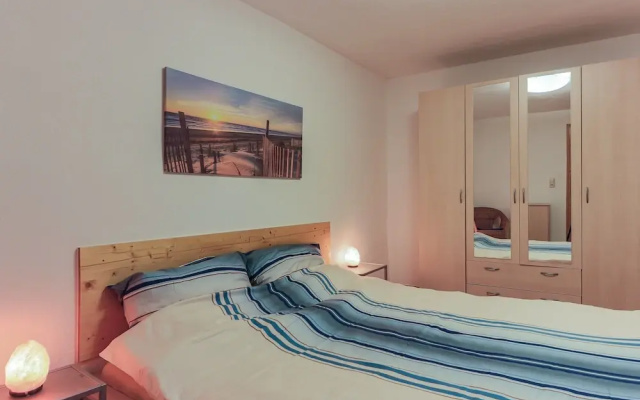 Central Apartment With Balcony, Terrace, Garden, Deckchairs