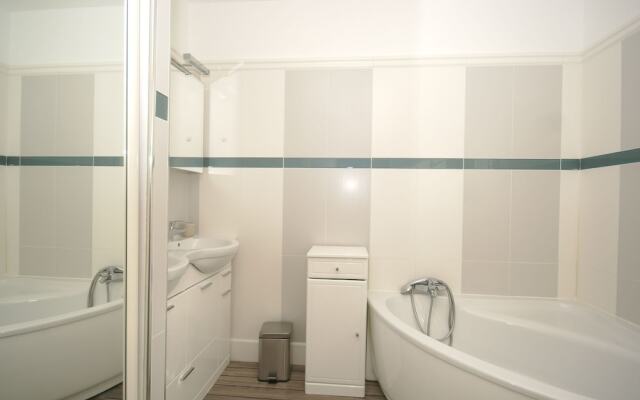 Soothing Holiday Home in Sainte-maxime With Swimming Pool