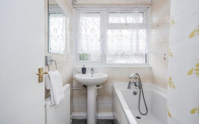 Tms Lovely 3 Bed House-tilbury-free Parking