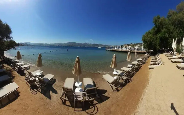Farrys Boutique Hotel & Beach Club