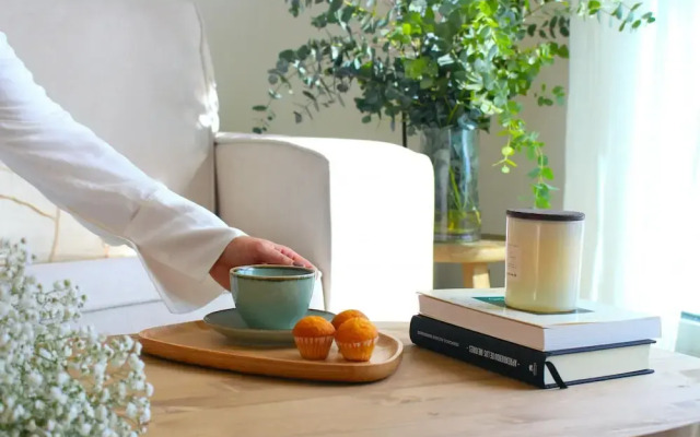 Luxury 1 Bedroom Apartment With Balcony and Pool