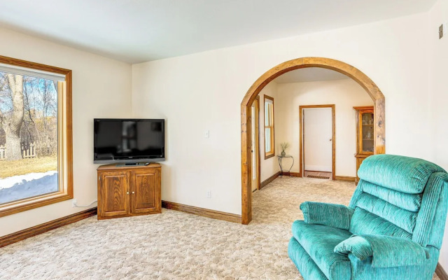 Patio & Mountain Views: Farmhouse in Mancos!