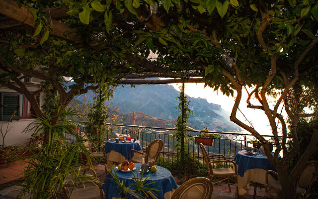 Ravello Rooms