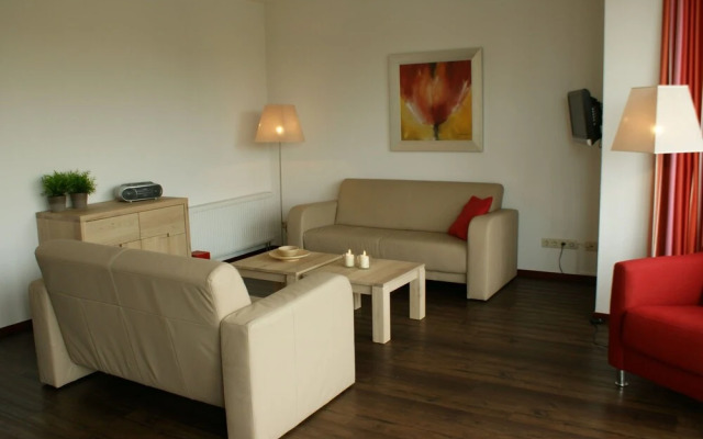 Cozy House with Dishwasher near Small Beach