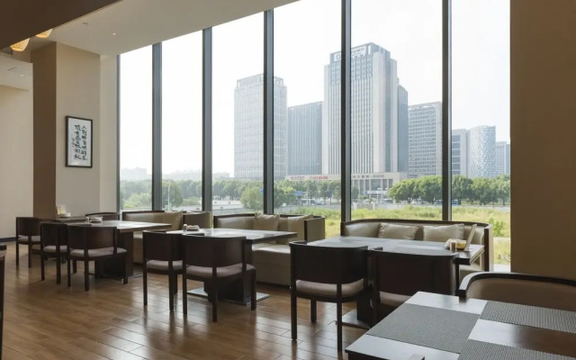 Le Moment City Resort Hotel