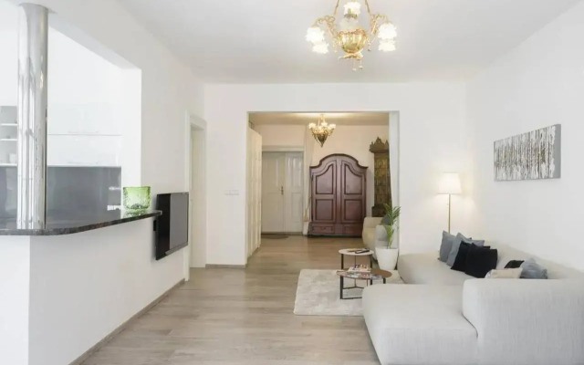 Stylish, Light-Filled Home in the Historic Center