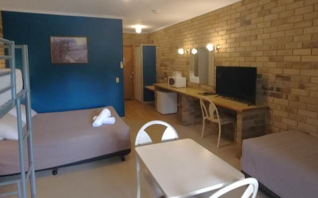 Magdala Motor Lodge & Lakeside Restaurant