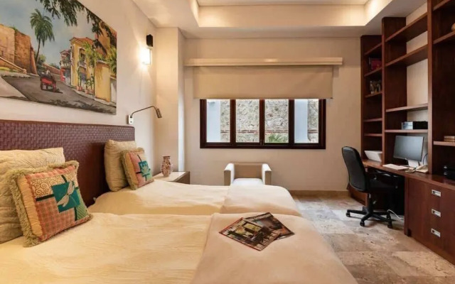 Luxury Apartment– Private Pool & Rooftop Jacuzzi