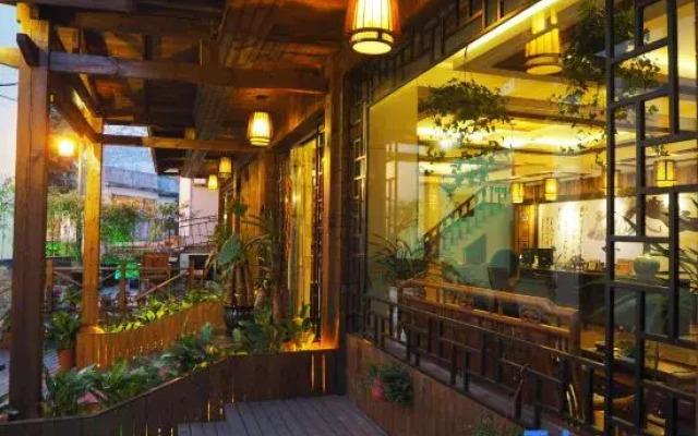YIhe Lianhua Yanying Hotel