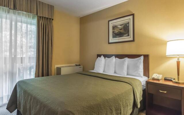 Jolly Roger Inn & Resort