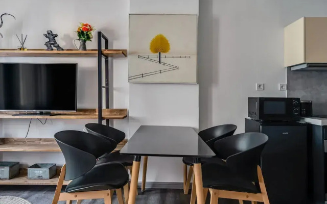 Sanders Center - Lovely Studio Apartment