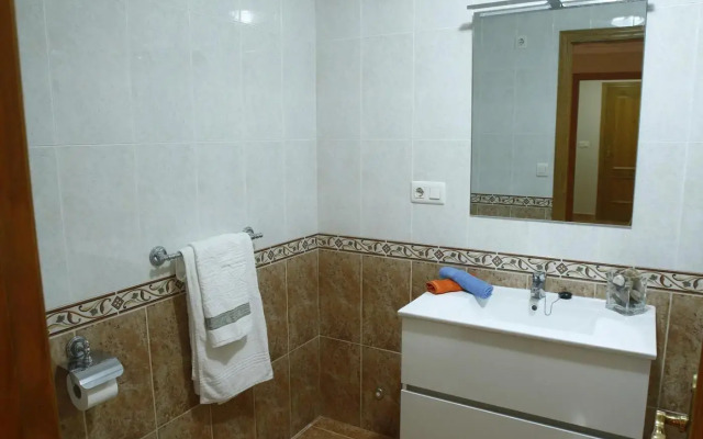 Apartamentos La Perla con piscina y parking