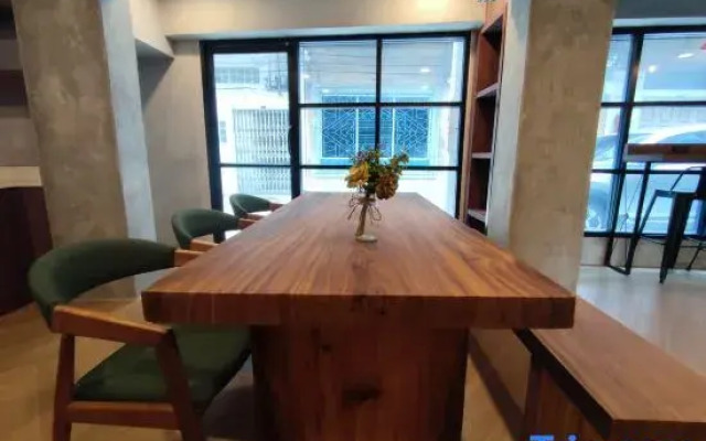 N5 Ratchawong Hostel