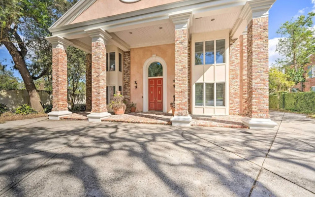 Lanai & Pool: Elegant Villa in Winter Haven!