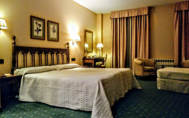 Hotel Ele Puente Romano