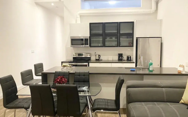 GLOBALSTAY. Dundurn LOFTS. Free parking