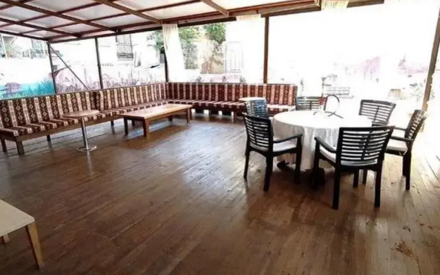 Camellia Hotel