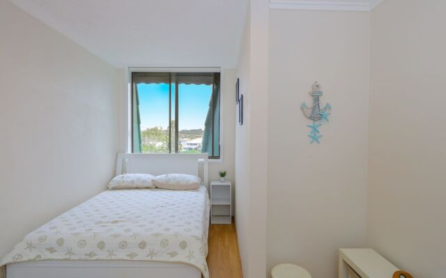 Beachside Bliss '12 Kingsway'