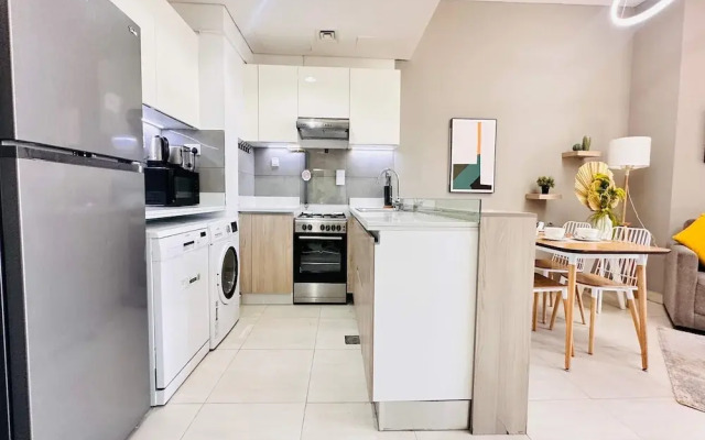 OYO HOME 1366 Standard One Bedroom Jvc