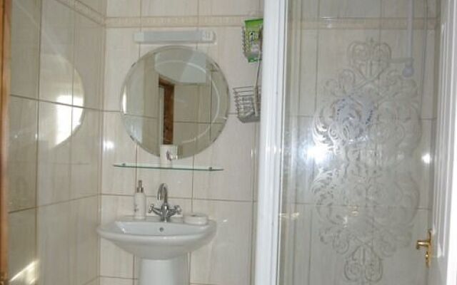 Limpert Bay Guest House