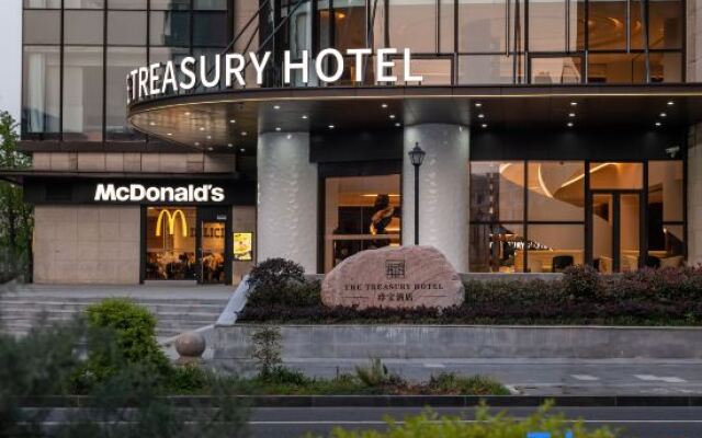 Shanghai Bund Riverside Treasury Hotel