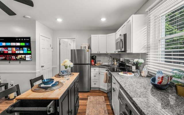 East Passyunk Trendy Apartment