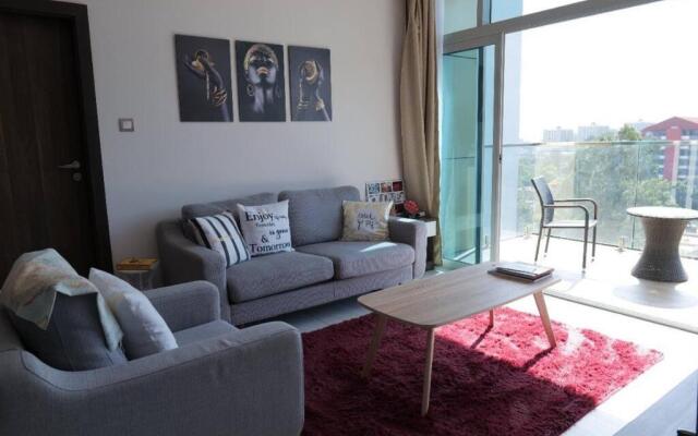 Lovely 2 Bdrm Serviced Apartment with pool & sauna