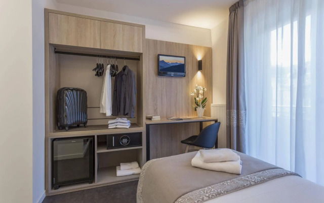 Tourist Hotel