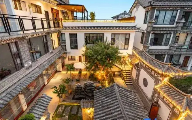 "Bai Nostalgia Courtyard @ Erhai Caicun Pier"