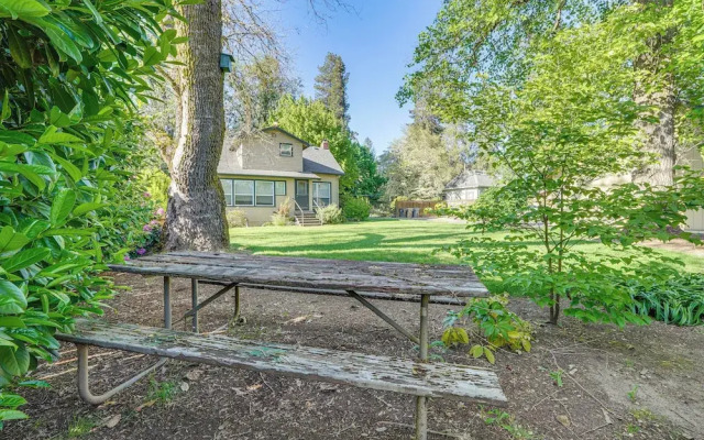 Welcoming Grants Pass Retreat - Walk to Park!