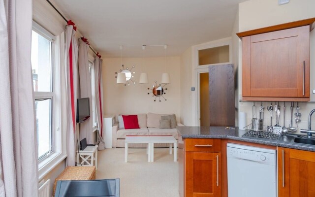 Bright 1BR Home in Fulham, 4 Guests