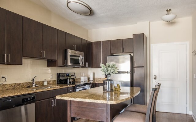 Gorgeous Apartments near Int'l Plaza