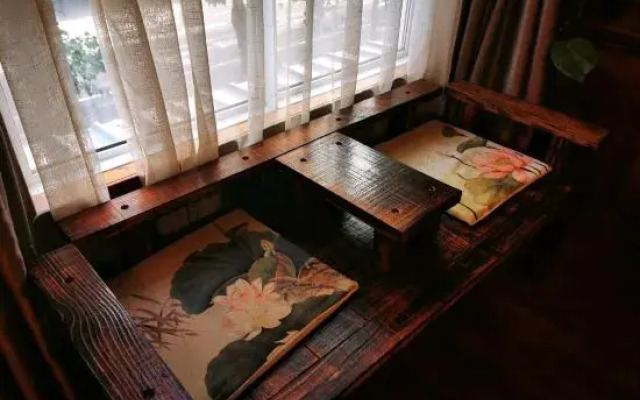 Luoyang Qiju Tea House Hotel